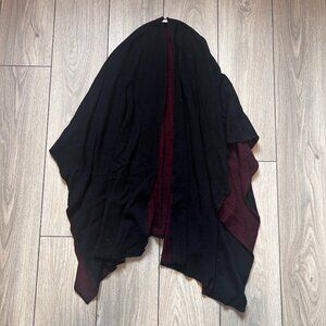 Cape Reversible Black/Burgundy